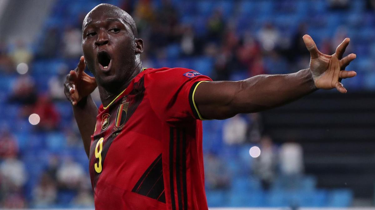 Lukaku celebra uno de sus dos goles ante Rusia