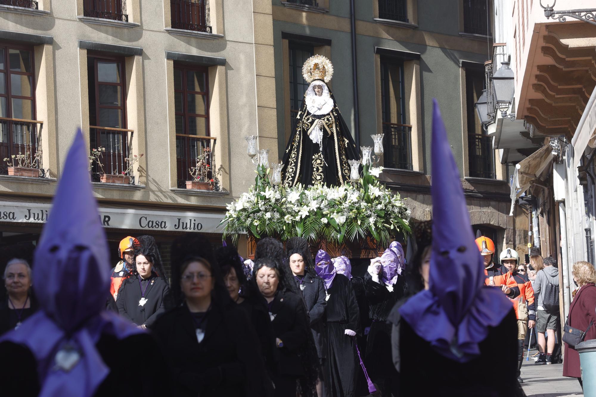 EN IMÁGENES: Así fue la procesión de la Soledad en la Semana Santa de Oviedo