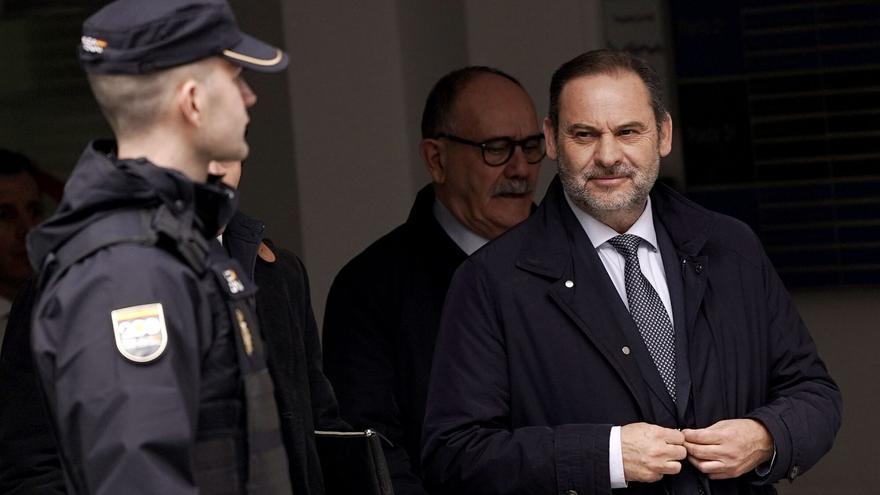 El PSOE retrasa la expulsión de Ábalos tras un año de expediente y pese a declarar como imputado