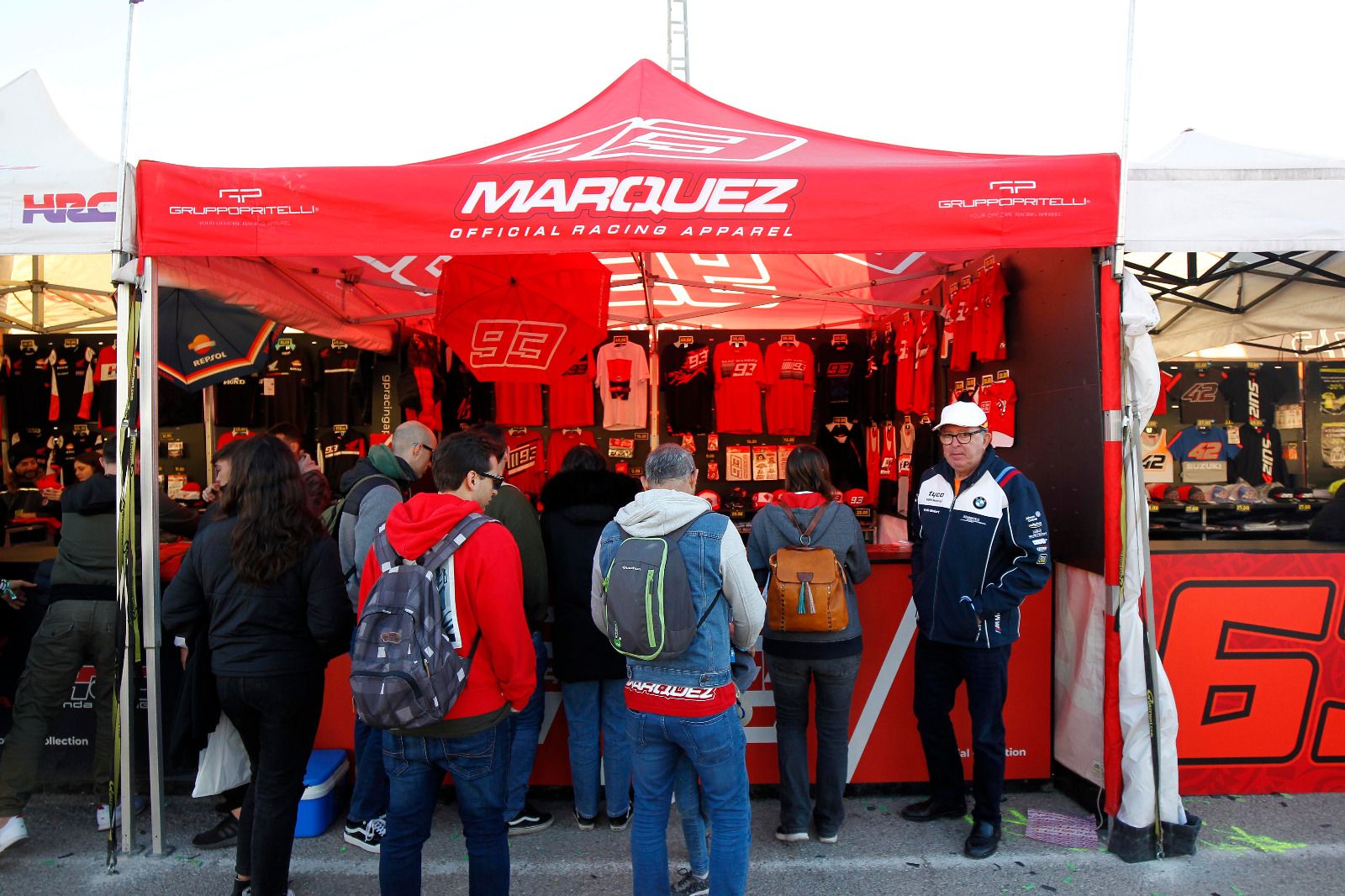 Ambiente en Cheste con las carreras de Moto2 y Moto3