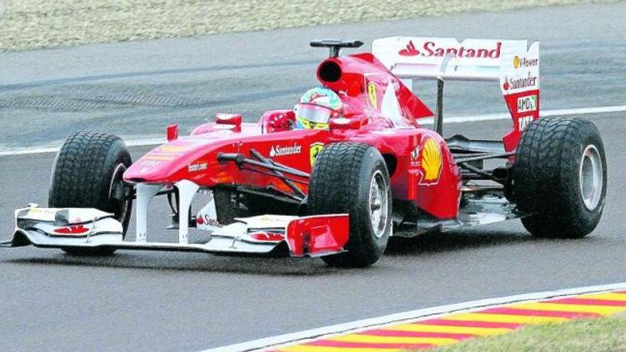 Fernando Alonso, ayer, estrenando el nuevo F150 de Ferrari en la pista de Fiorano.