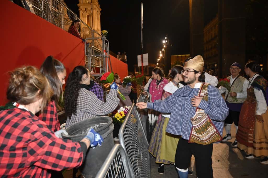 En imágenes | Zaragoza vive su día grande con la Ofrenda de Flores a la Virgen del Pilar
