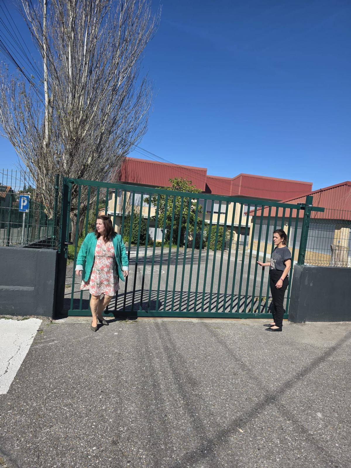 Araceli Gestido y Sagario Martínez, ante el nuevo cierre del colegio de San Roque