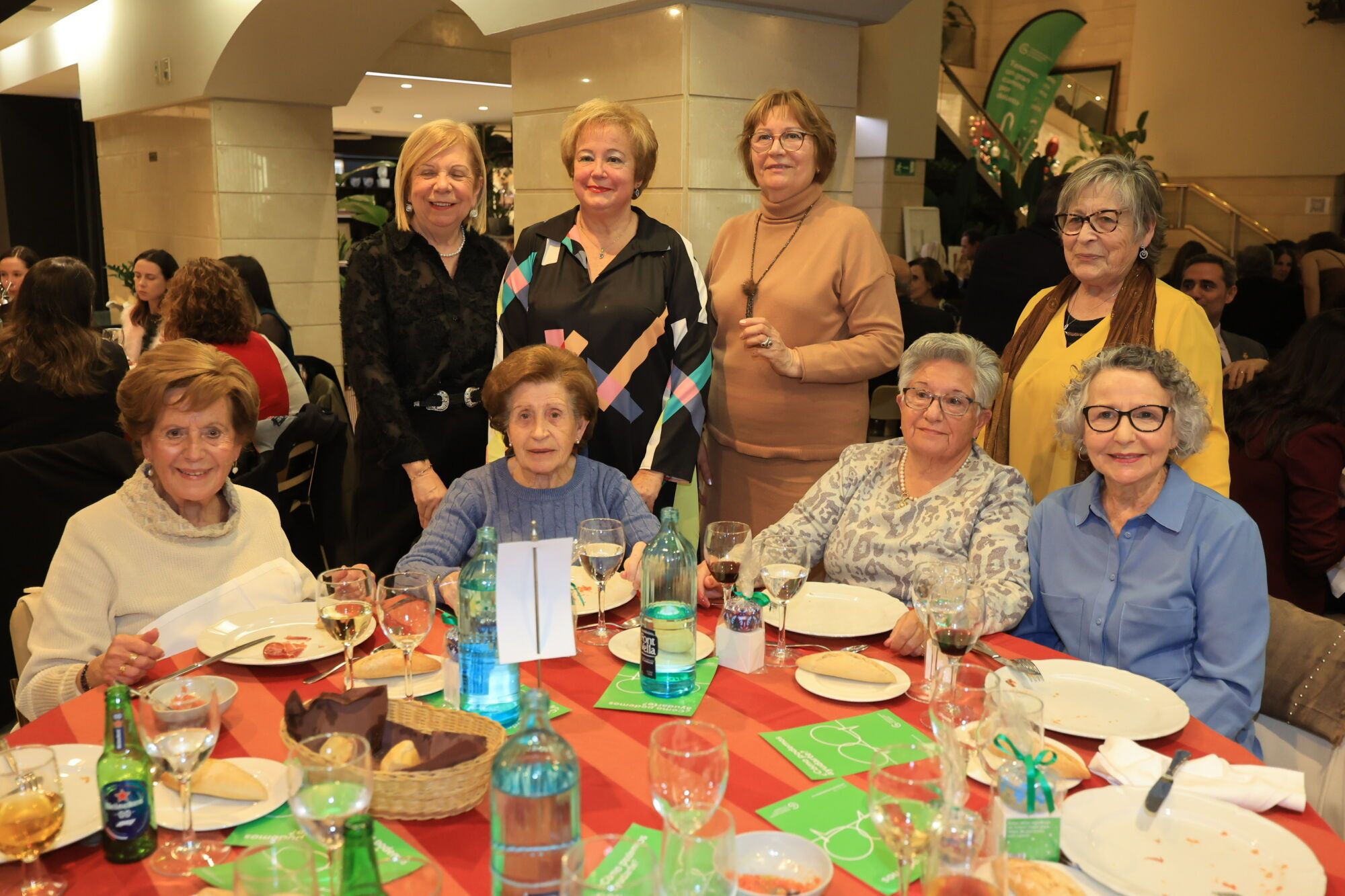 La AECC rinde homenaje al voluntariado en su tradicional cena solidaria