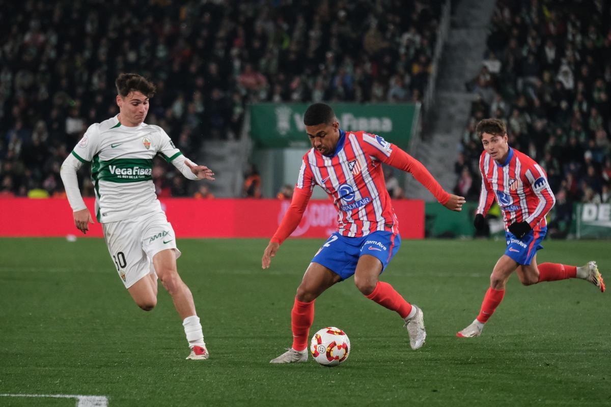 El Atlético ficha e inscribe a Rodrigo Mendoza en LaLiga a dos minutos del cierre.