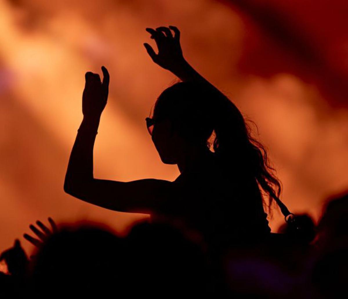 Mujer bailando en Ushuaïa. | USHUAÏA IBIZA