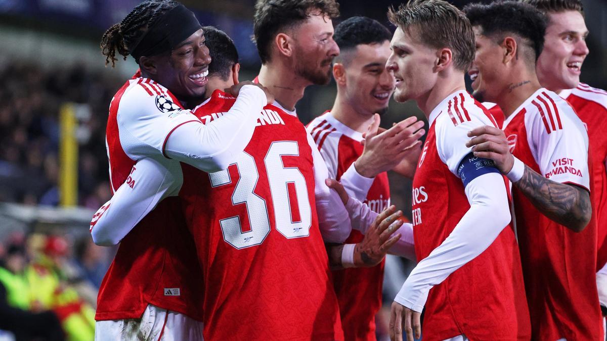 El Arsenal derrotó de forma contundente al Brujas (0-3) para seguir líder en Champions
