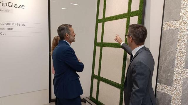 La firma muestra en su estand de la feria de Bolonia sus últimos desarrollos con Carlos Gonzalvo al frente. | BARTOMEU ROIG