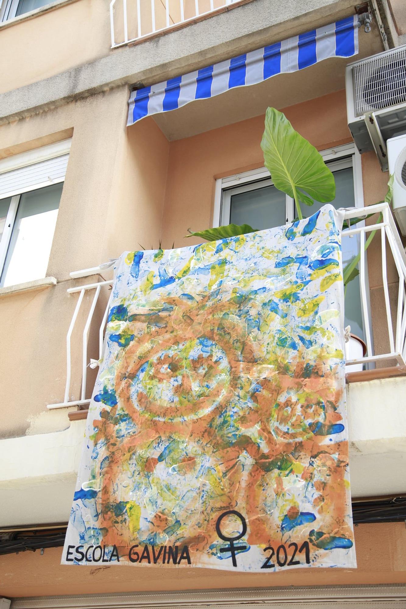 El feminismo   se reivindica   en los balcones   de Picanya