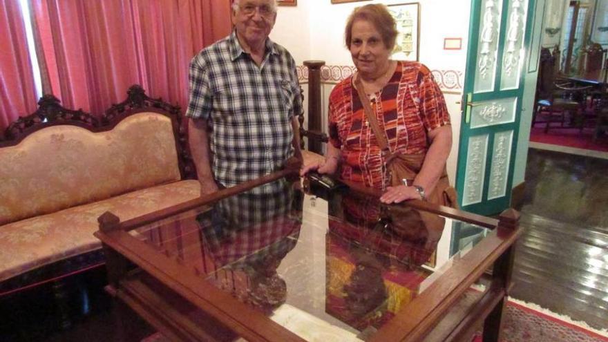 Carlos Romito y M.ª Teresa Rodríguez, en el Archivo de Indianos, ayer.