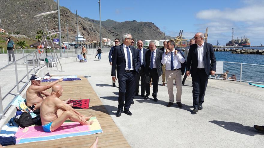 Visita del ministro Ángel Víctor Torres al Puerto de Santa Cruz