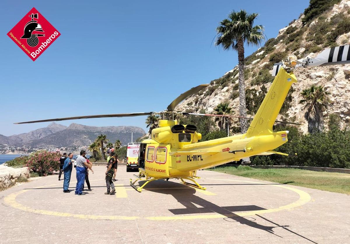 Imagen de archivo del helicóptero del grupo de rescate tras haber aterrizado en la helisuperficie del Penyal d'Ifac