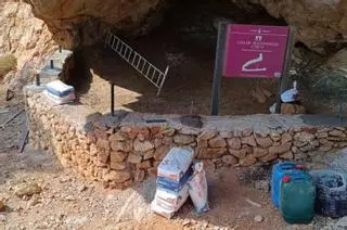 Restauración de la reja que protege sa Cova de ses Fontanelles