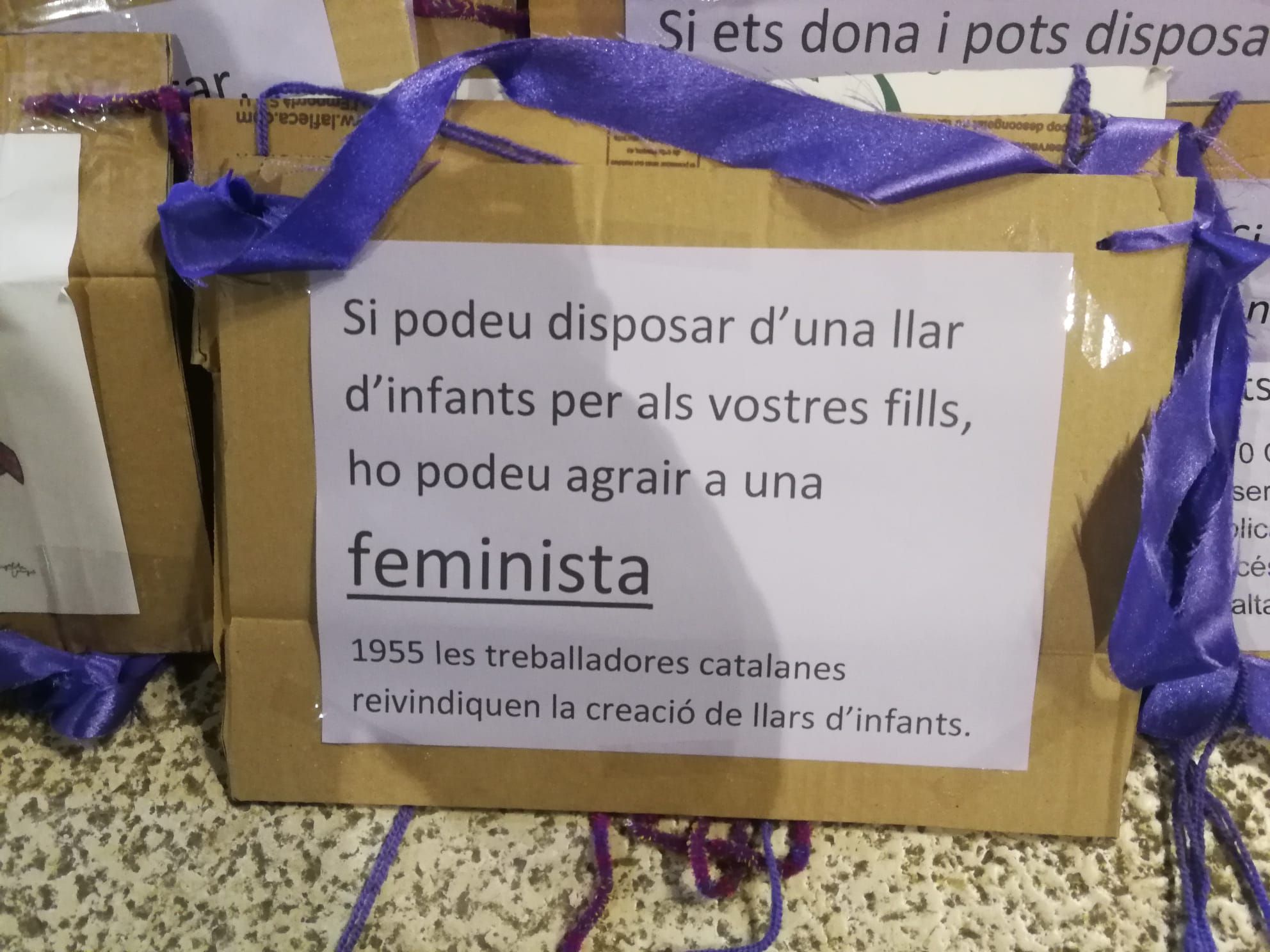 Aquest va ser un dels molts cartells reivindicatius que es va poder veure a la manifestació