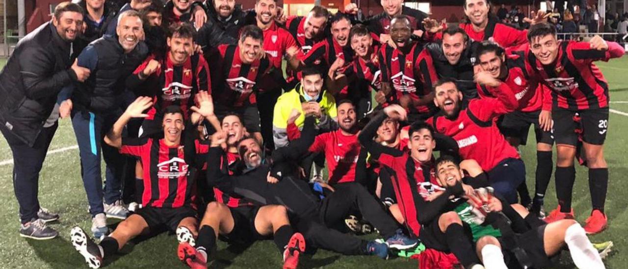 El CF Bellreguard festeja la clasificación. | CF BELLREGUARD