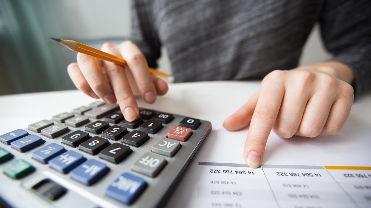 Existen varias acciones para deducirse el pago de impuestos en la próxima declaración de la Renta.
