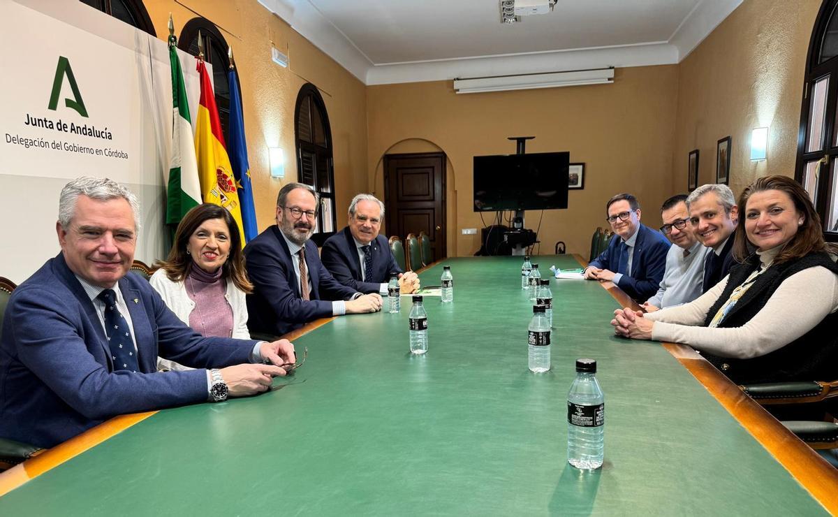 Farmacéuticos se reunen con la Junta para pedir apoyo en el congreso nacional.