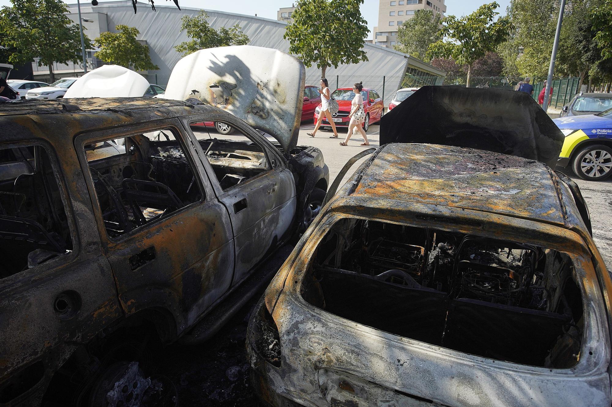Incendi de vehicles al pàrquing del parc del Migdia