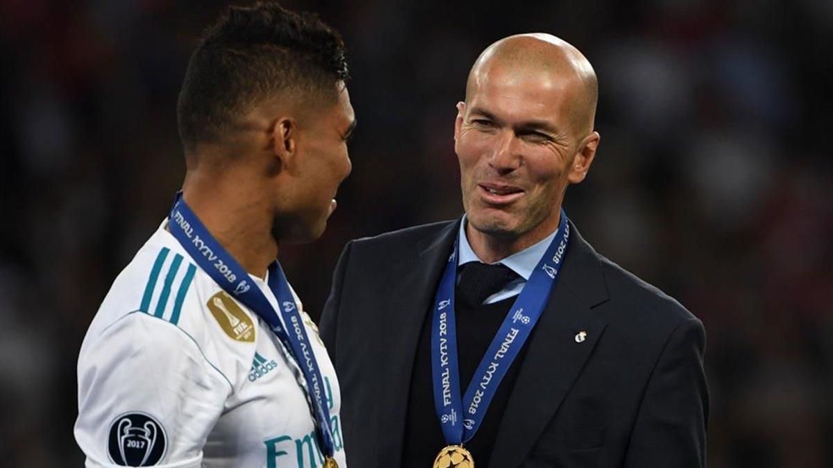 Casemiro y Zidane, tras ganar la Champions de 2018 en Kiev