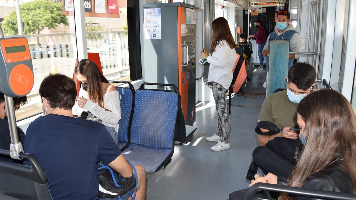 Esta medida puede llegar a beneficiar a 700.000 vecinos y vecinas potenciales usuarios del TRAM