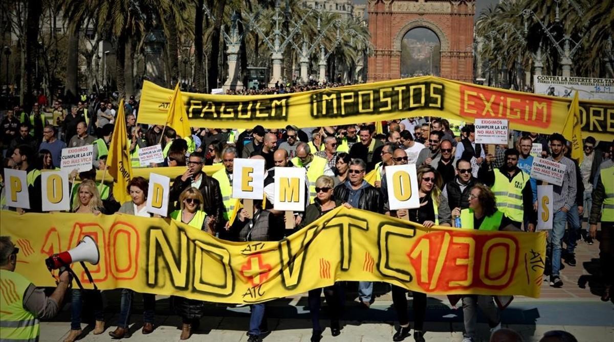jgblanco37690696 barcelona 16 03 2017  huelga de taxis manifestaci n en arc d170316114401