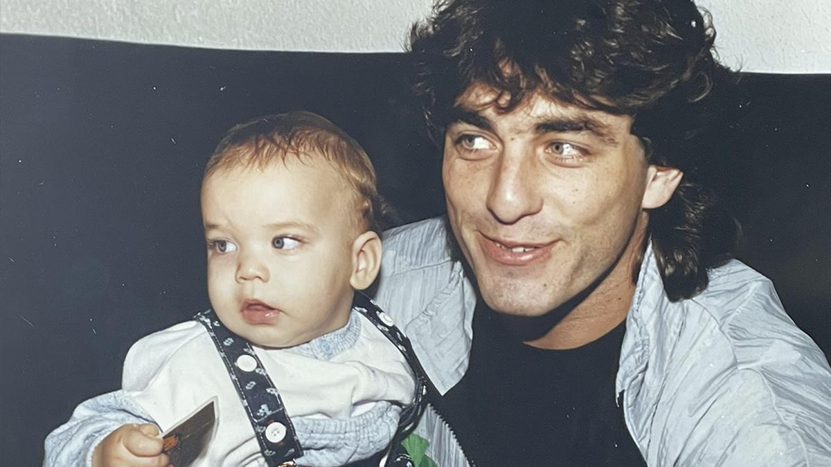 Dos miradas, las de Paulo Futre Jr. y Paulo Futre Sr., conectadas por el mismo color.