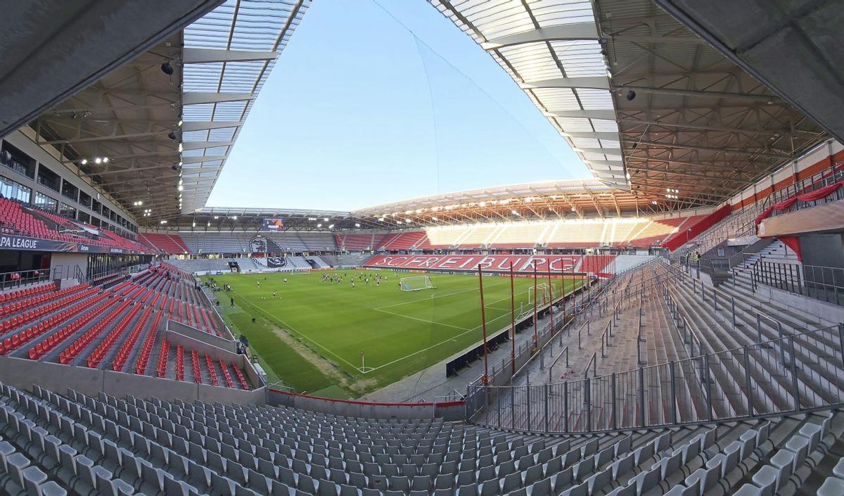 Una panorámica general del Europa-Park Stadium,  el estadio del Friburgo.