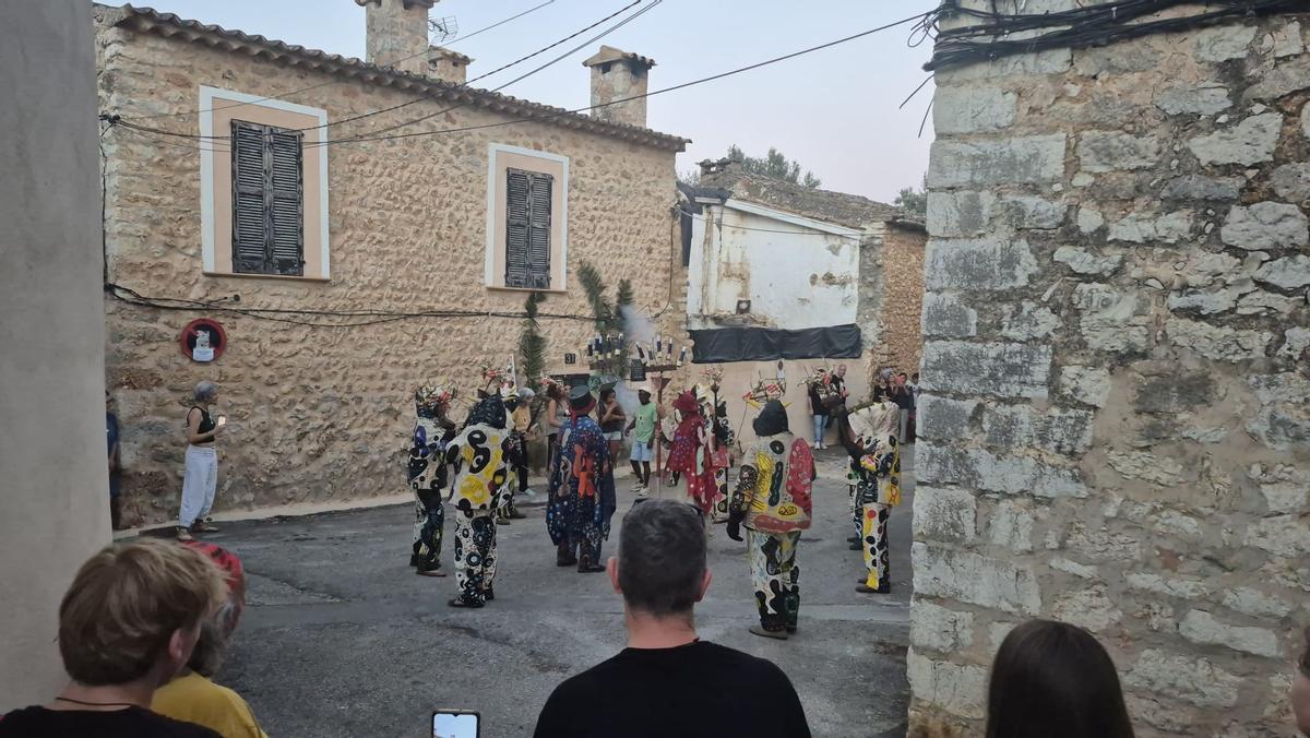 Las imágenes del 'correfoc' de 'Els tretze de na Pola' de Alaró