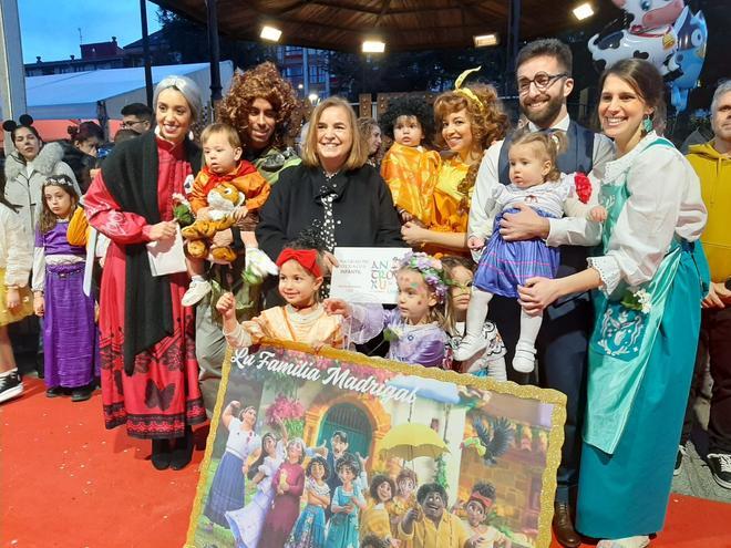 Llanera festeja un Antroxu infantil de récord