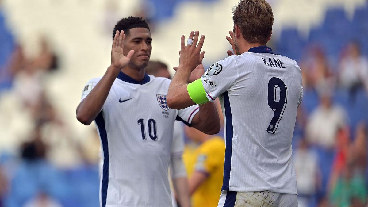 Kane (derecha) celebra su gol de este sábado con Bellingham.