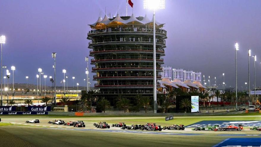 Un momento de la carrera en el impresionante circuito de Shakir. // Srdjan Suki