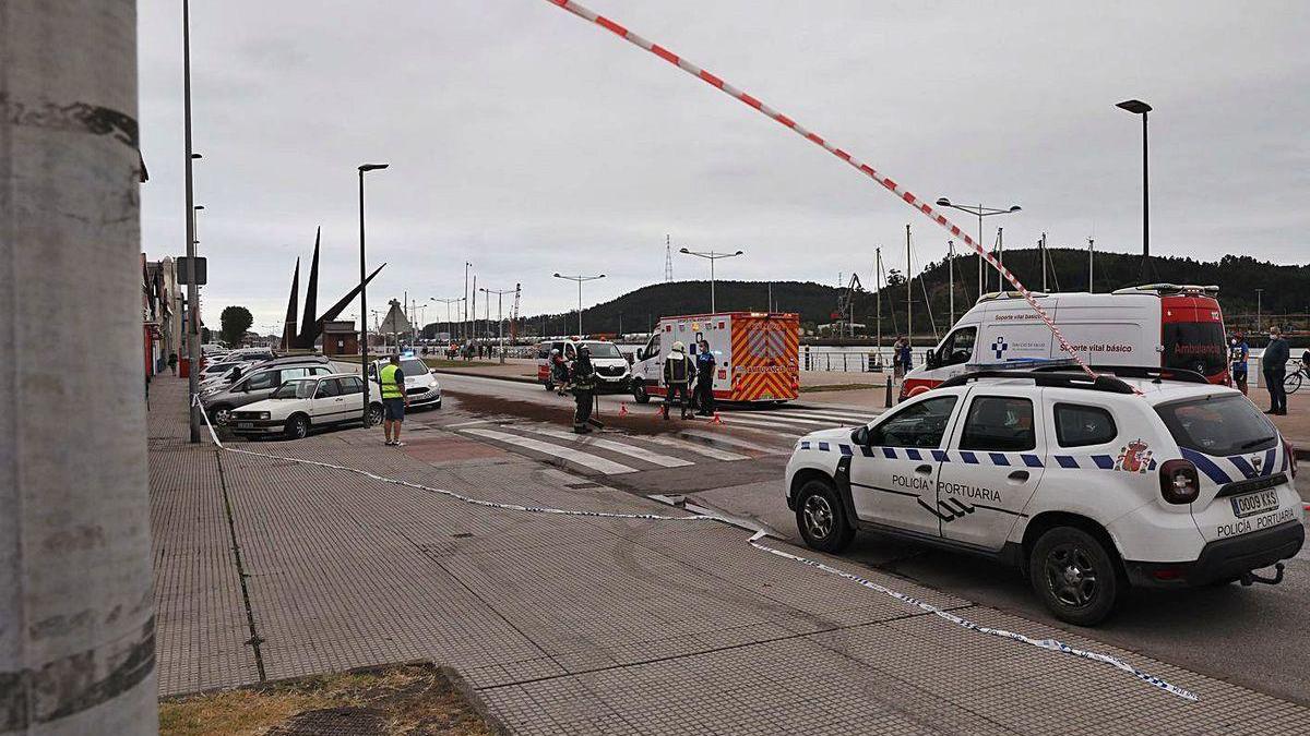 Zona del accidente, con ambulancias y Policía Portuaria.