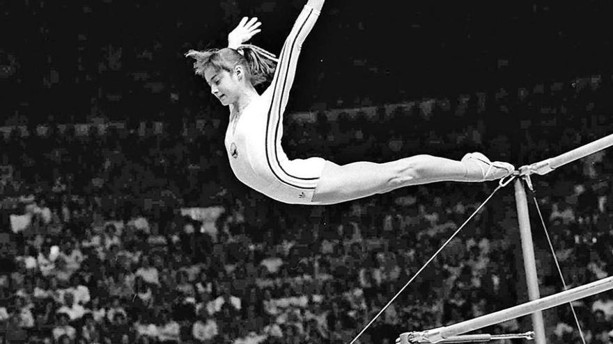 Nadia Comăneci conquistó nueve medallas olímpicas de las cuales cinco fueron de oro. Además fue la primera gimnasta que obtuvo una calificación de diez puntos (calificación perfecta) en una competición olímpica de gimnasia artística.