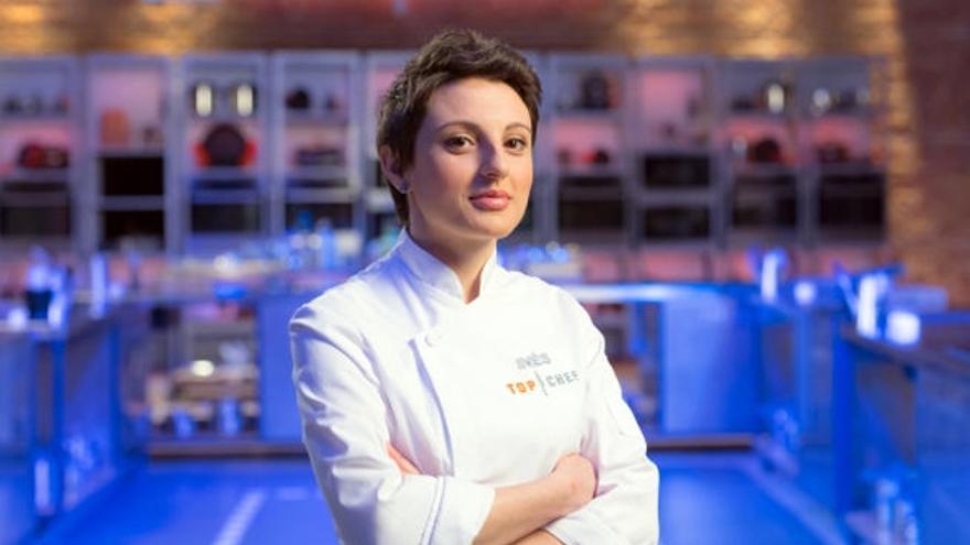 Inés Abril, con el uniforme de Top Chef // Antena 3