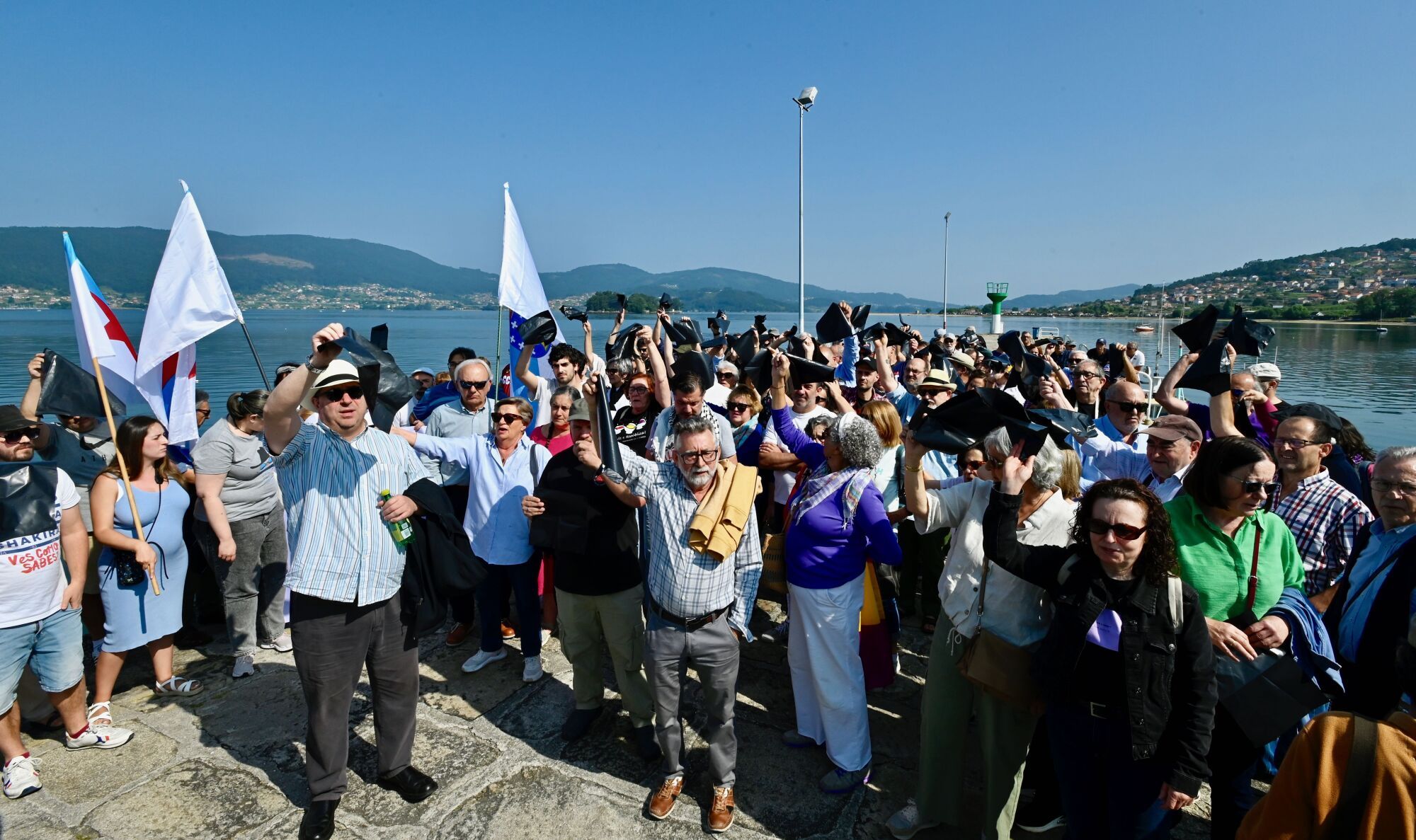 Protesta contra el congreso de bachata en la isla de San Simón