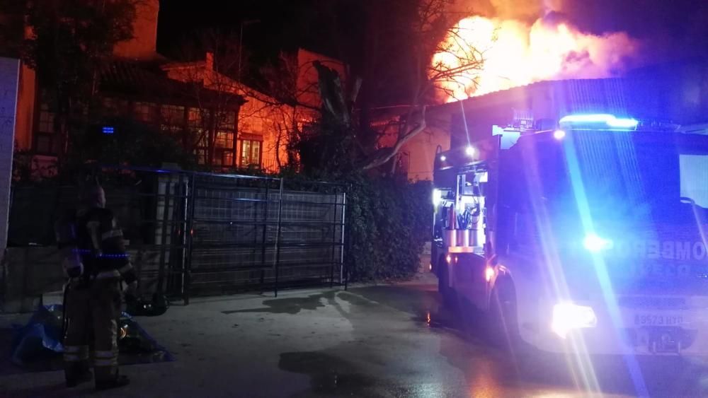 Incendio de un negocio en la Plaza Mayor de Toro