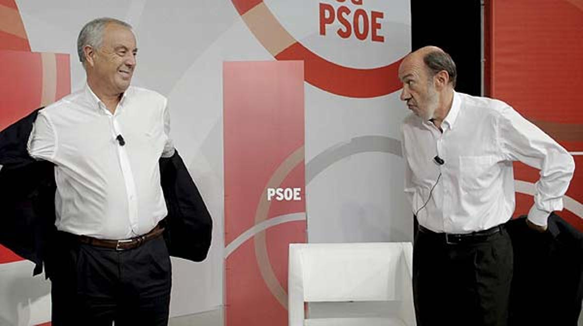 El líder del PSOE acusa el Govern de fer trilerisme econòmic amb col·lectius com els pensionistes.