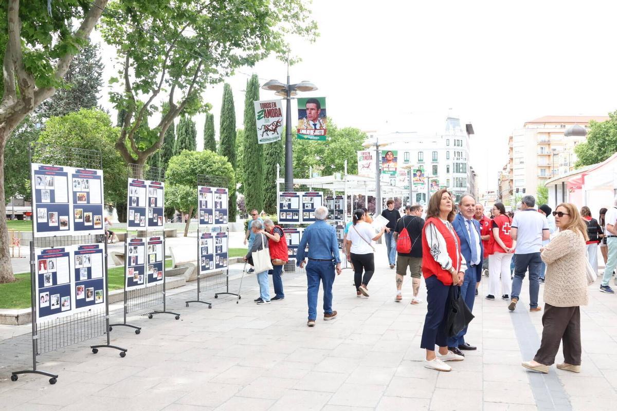 Feria técnica y tecnológica en La Marina, dentro de las actividades de la Semana de las Personas Mayores.