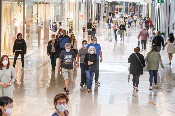 25-05-2020. Los centros comerciales reabrieron pero con mascarilla.jpg