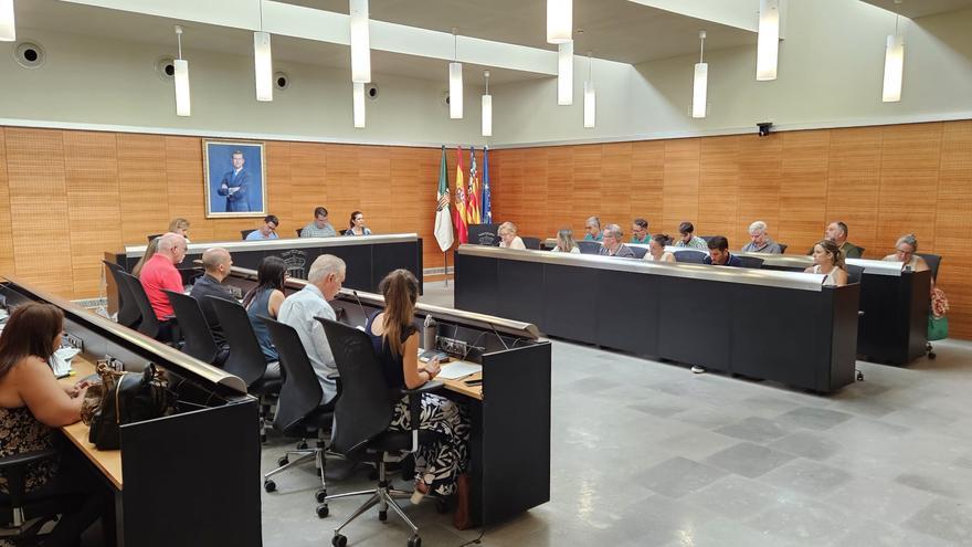 PP y Vox se apoyan en el PSOE para sacar adelante un aumento de sueldo del 20% en la Corporación de San Vicente