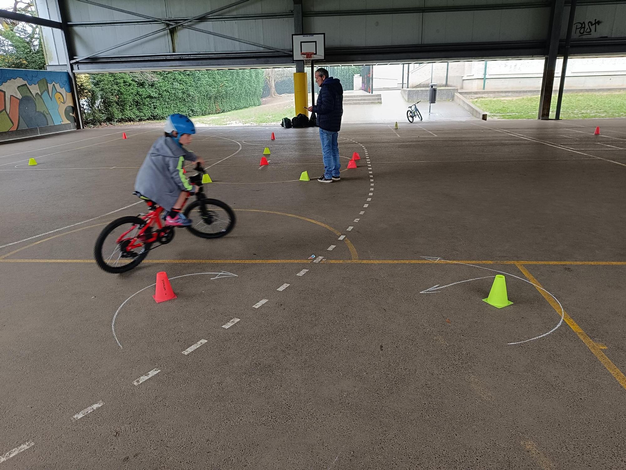 Pasión sobre ruedas: la extraescolar de ciclismo en el colegio de La Fresneda