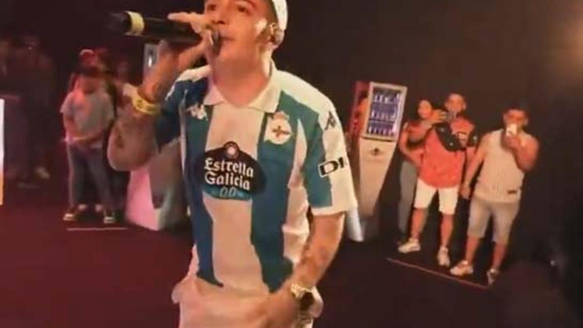 El rapero chileno El Menor presume de deportivismo.