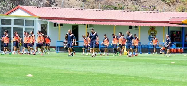 Entrenamiento de la UD Las Palmas en Barranco ...