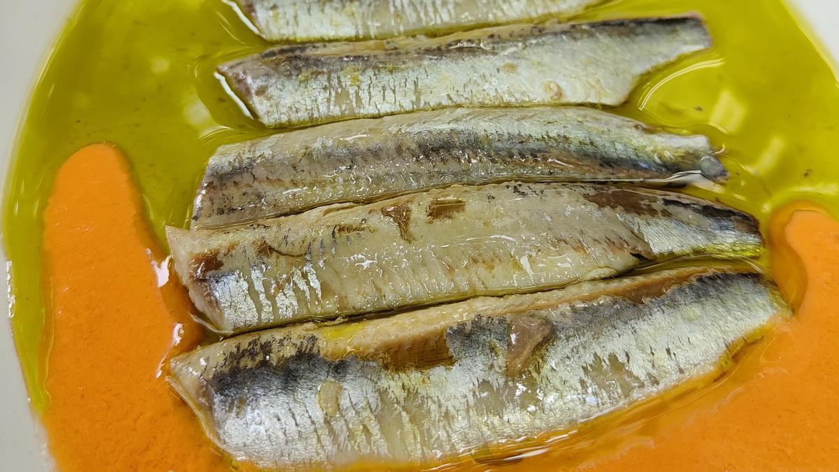 Las sardinas marinadas con sidra y sopa de tomate.