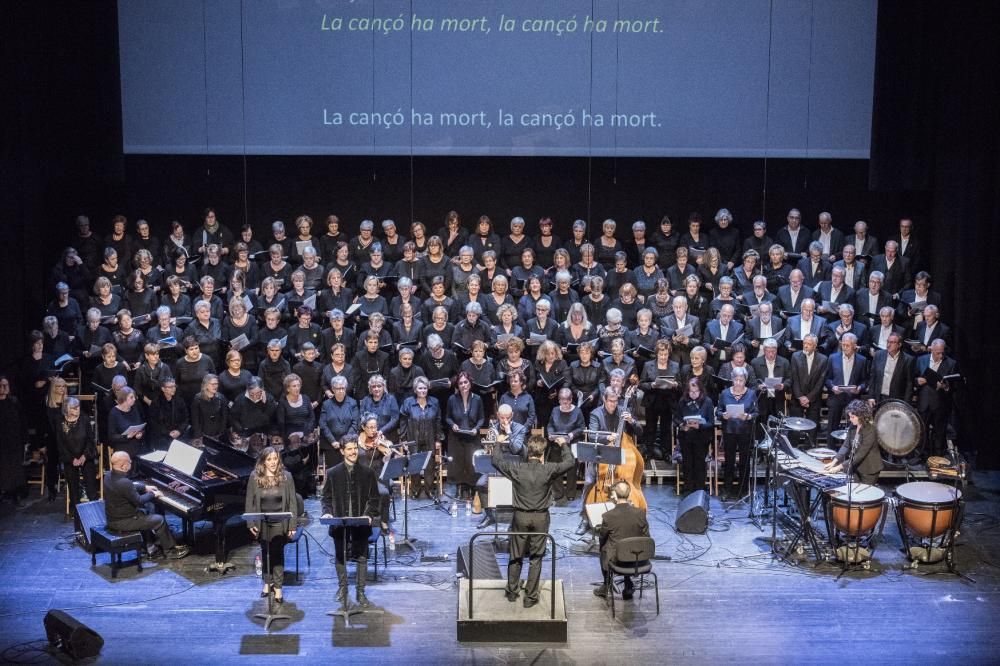 Canta Gran porta a escena 300 cantaires de corals de gent gran