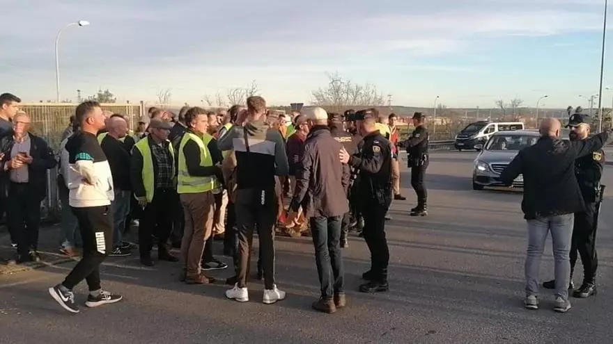 Una detenida y dos identificados en la visita de Luis Planas a Córdoba