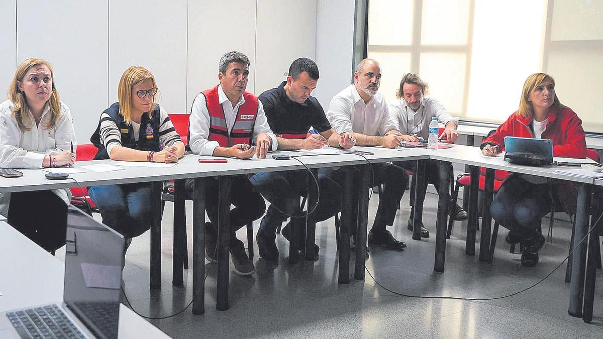 Mazón, Pradas, Bernabé y Mompó en una reunión del Cecopi, en los días posteriores a la dana.