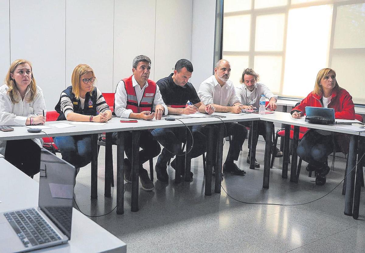 Mazón, Pradas, Bernabé y Mompó en una reunión del Cecopi, en los días posteriores a la dana.