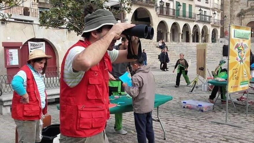 Rutas ornitológicas, talleres infantiles y observación de estrellas anticipan la FIO