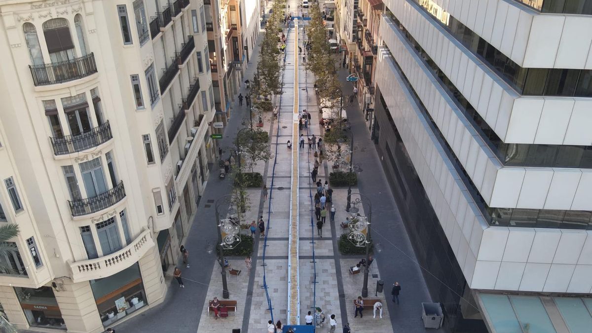 La coca de mollitas más grande del mundo se hace realidad en Alicante